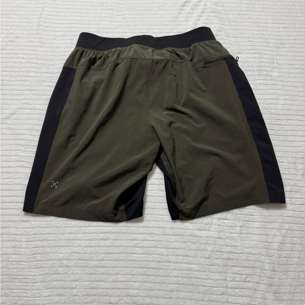 lululemon athletica Size:L Olive and Black Men's Sports Shorts